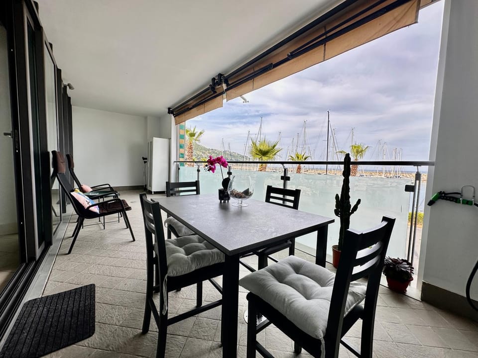 Patio, View (from property/room), Balcony/Terrace, Seating area, Dining area, Sea view