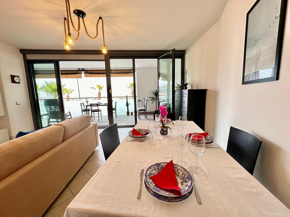 Living room, Seating area, Dining area