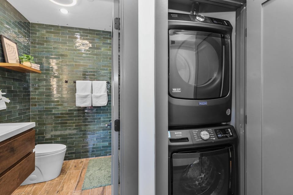 Shower, Bathroom, washing machine, dryer