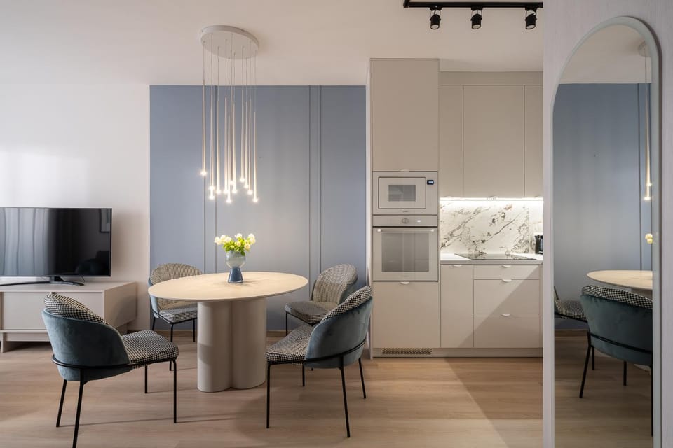 TV and multimedia, Kitchen or kitchenette, Living room, Photo of the whole room, Seating area, Dining area