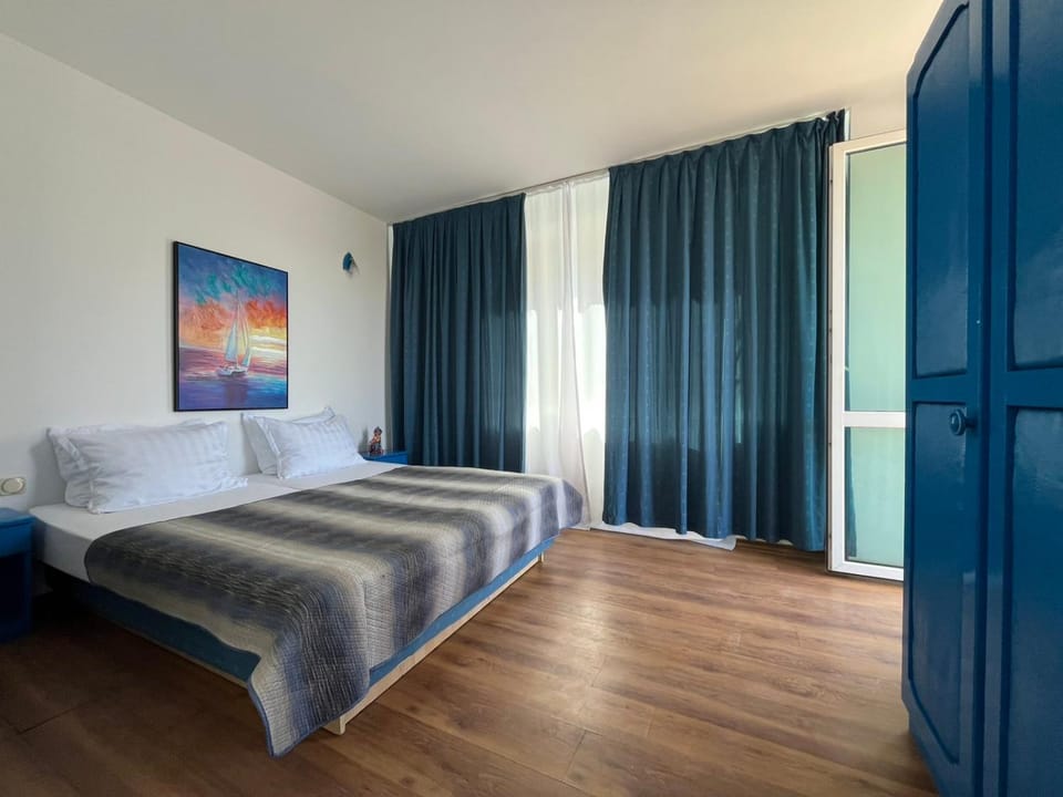 Bed, Photo of the whole room, Bedroom, wardrobe