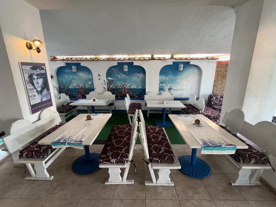 Restaurant/places to eat, Decorative detail, Seating area