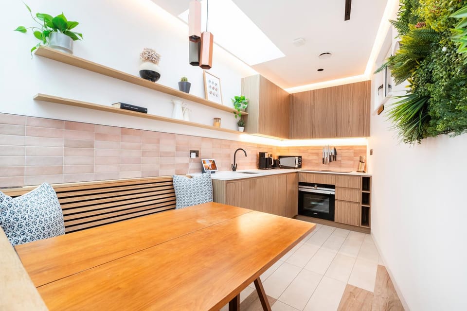Kitchen or kitchenette, Dining area, dishwasher, oven, stove