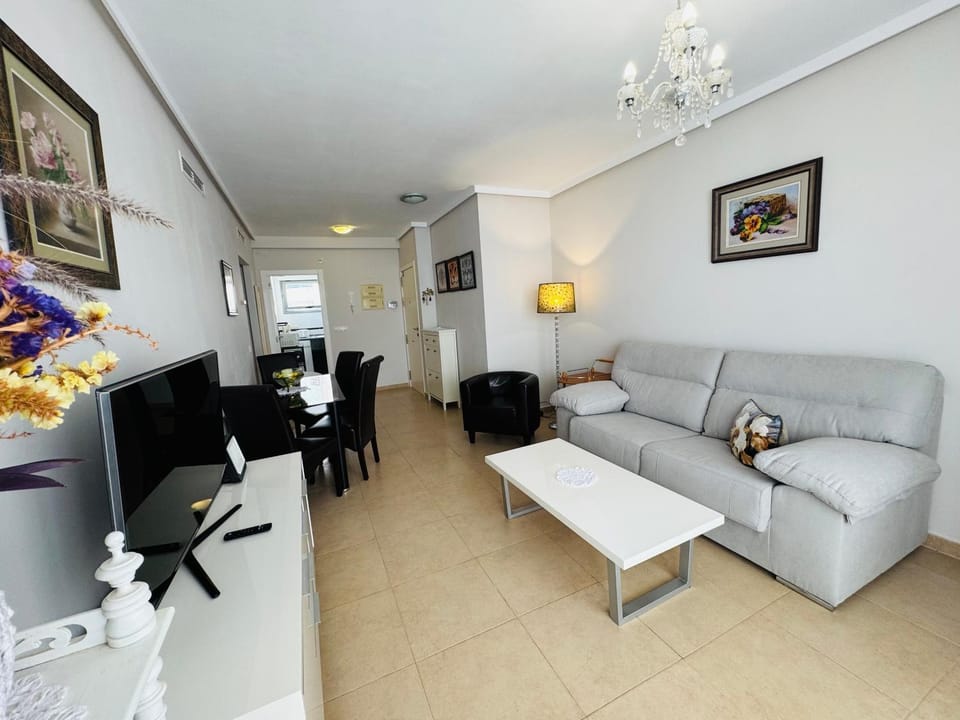 TV and multimedia, Seating area, Dining area