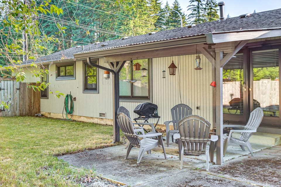 Golf, Hike, Dine and Relax Home in Port Orchard House in Port Orchard