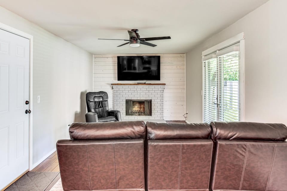 Golf, Hike, Dine and Relax Home in Port Orchard House in Port Orchard