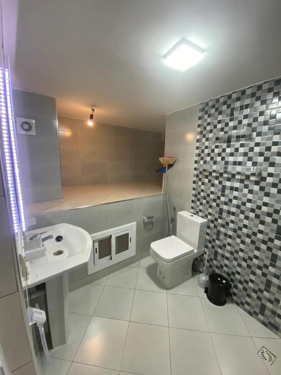 Shower, Toilet, Bathroom