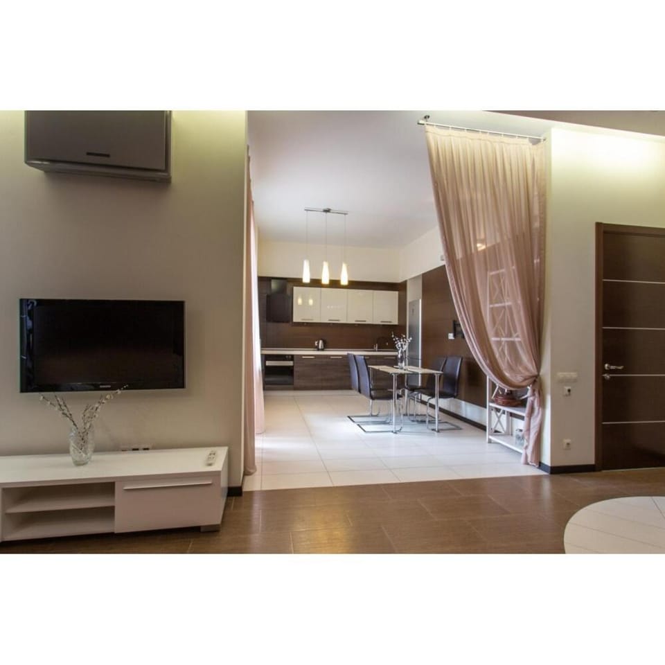 TV and multimedia, Kitchen or kitchenette, Living room, Seating area