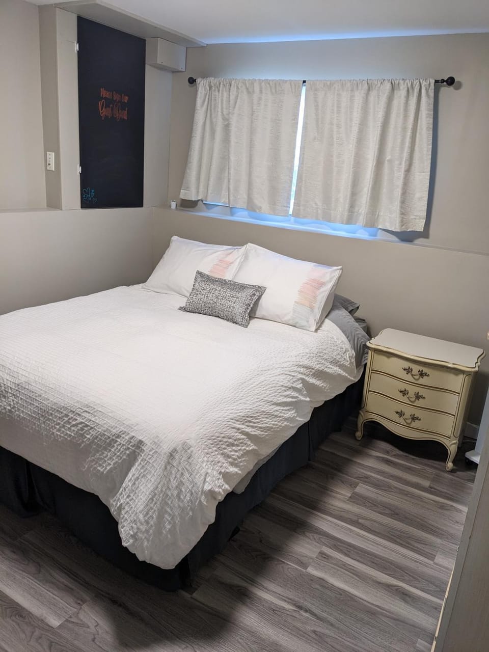 Private SweetSuite 1 Bdrm Bathroom mini-kitchen Apartment in Kamloops