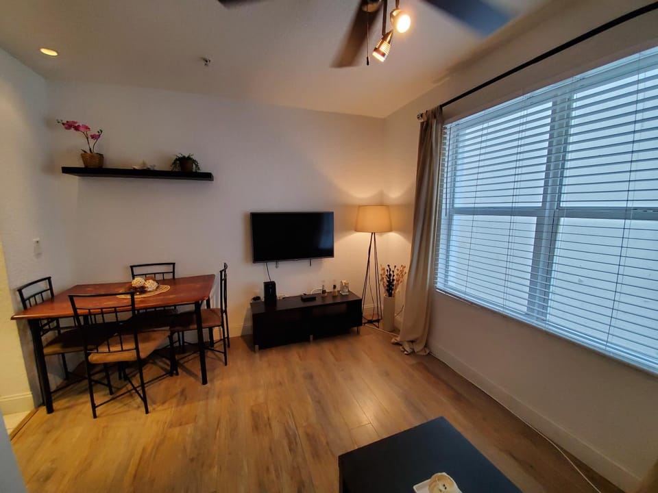 1 Bed on Collins Av close to Beach Apartment in Miami Beach