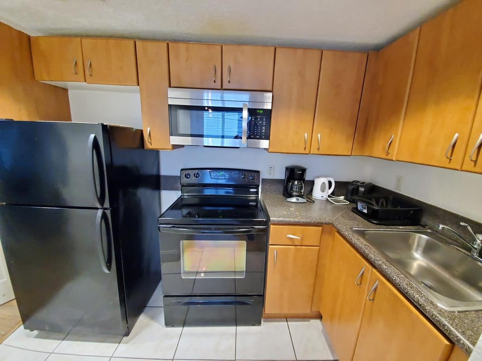 1 Bed on Collins Av close to Beach Apartment in Miami Beach