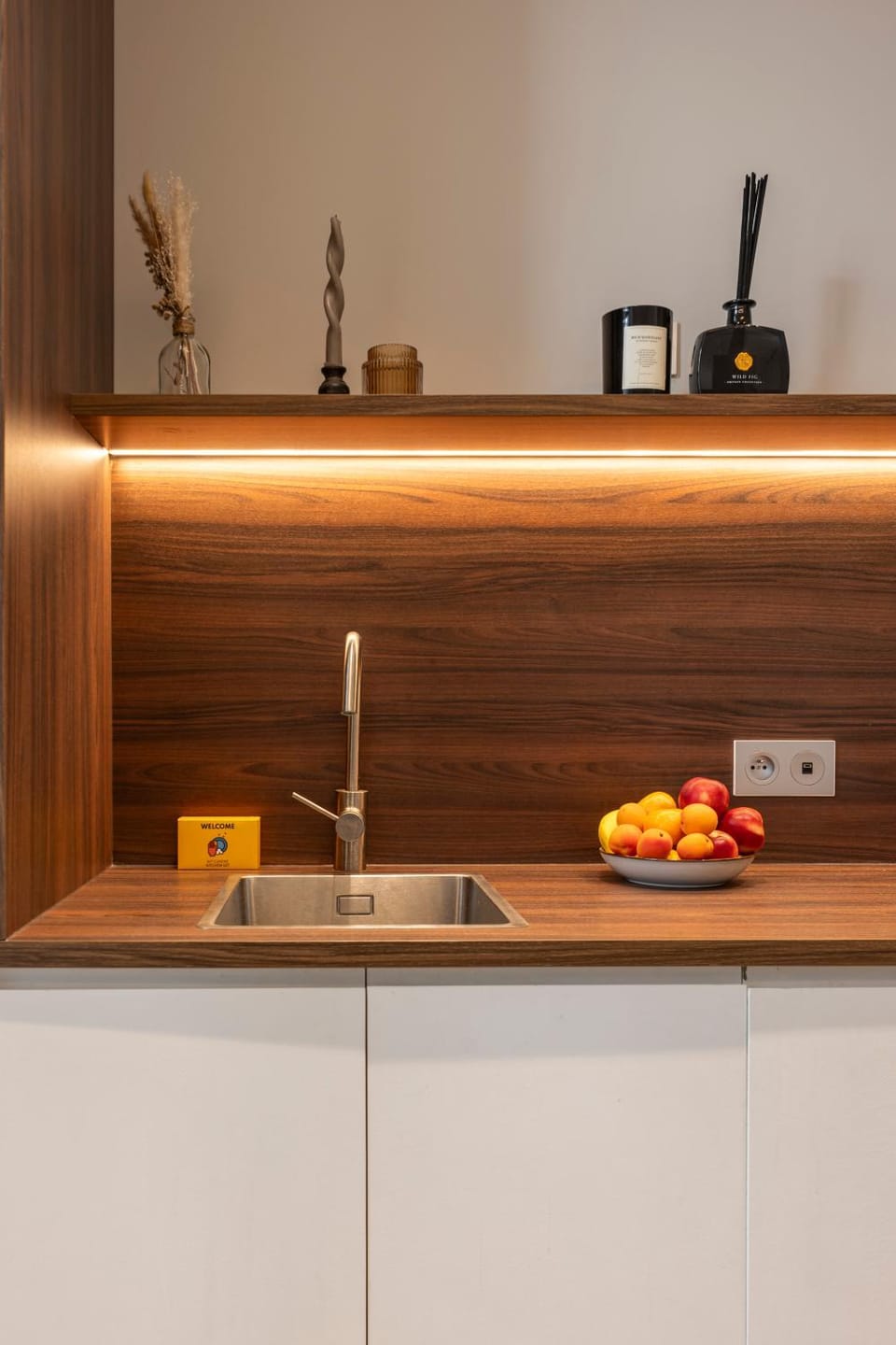 Kitchen or kitchenette, Decorative detail