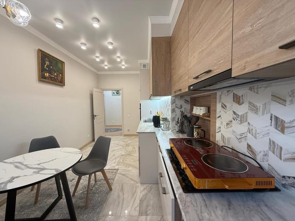 Kitchen or kitchenette, Dining area