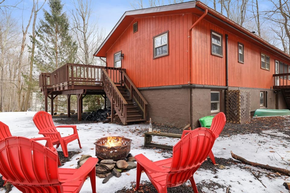 Bear Haven Cabin - Epic Game RoomLakeFire Pit Cabin in Pocono Mountains