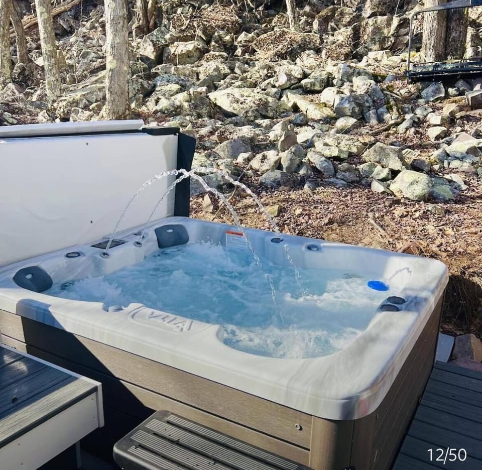 Husky Hideaway-Hot Tub, 1 Mile Lake & Ski House in Kidder Township