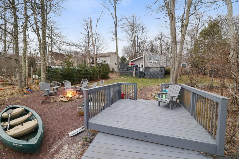 Lakeside Escape Hot Tub Private Dock Ski House in Coolbaugh Township