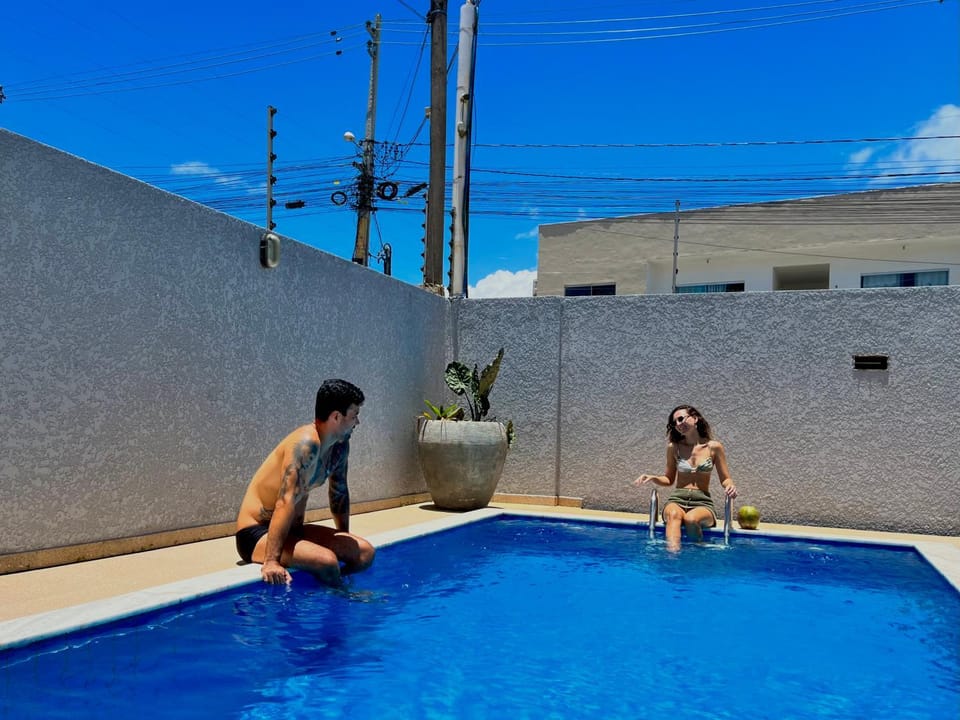 Guests, Swimming pool
