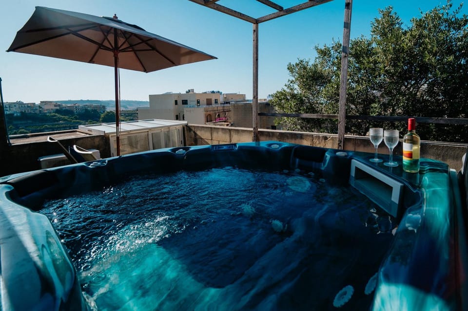 Natural landscape, Hot Tub, Pool view, sunbed