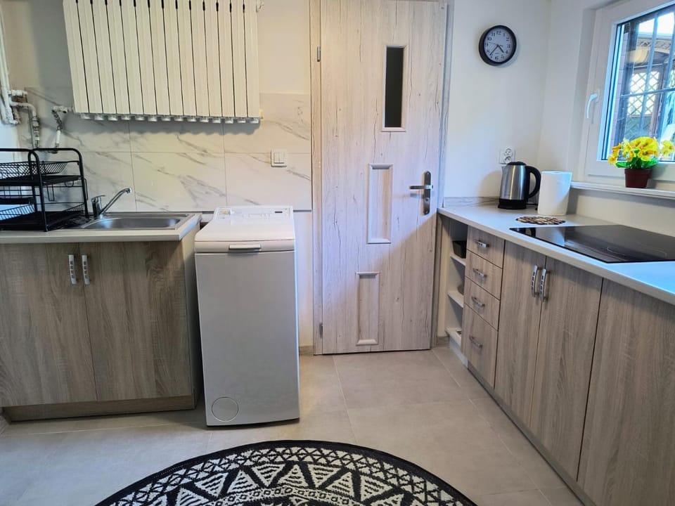 BBQ facilities, Garden, Kitchen or kitchenette, heating, stove, washing machine, kitchen