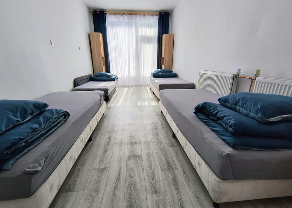 Bed, Photo of the whole room, Seating area