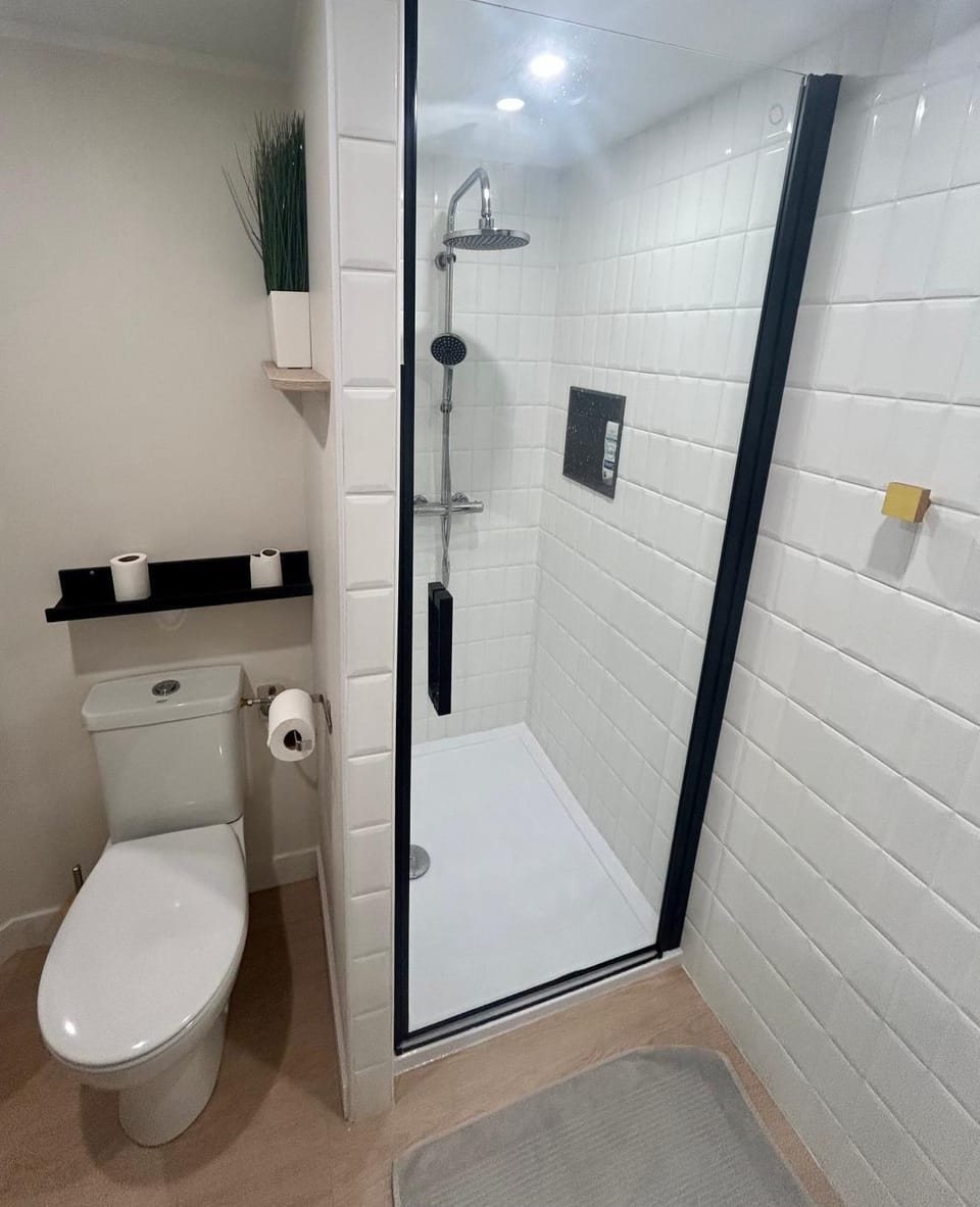 Shower, Toilet, Bathroom