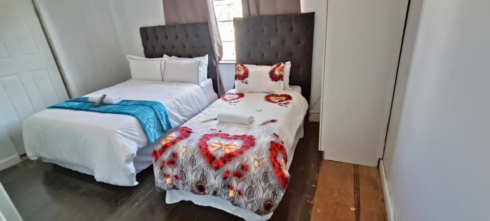 PEACEFUL SLEEP lodge Bed and Breakfast in Cape Town