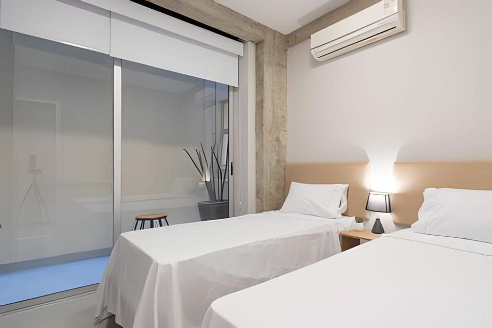 Ipanema:Next to the beach, subway, restaurants Apartment in Rio de Janeiro