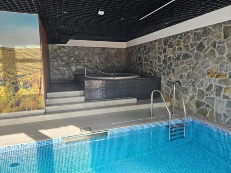 Hot Tub, Swimming pool