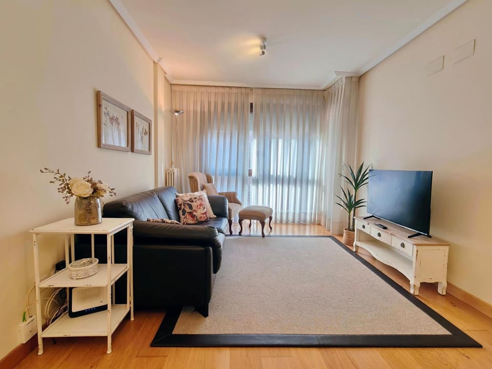 TV and multimedia, Living room, Evening entertainment
