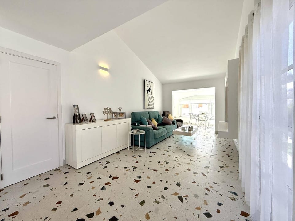 Communal lounge/ TV room, Living room