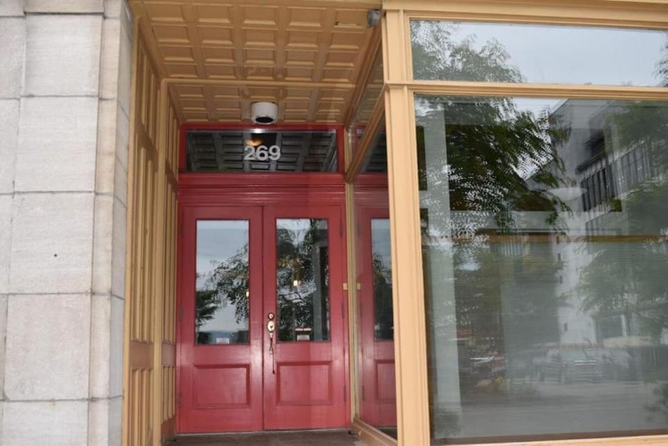 Property building, Facade/entrance