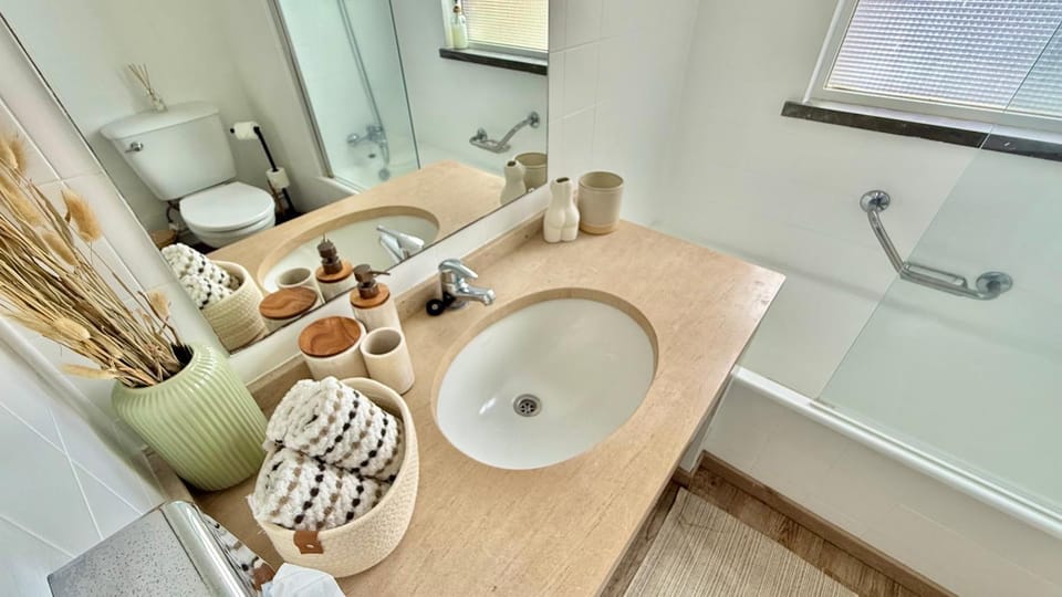 Toilet, Bathroom, towels