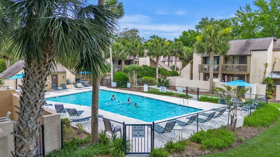 Stylish Beach Retreat Walk to the Sand from Beach Club Villa Villa in South Forest Beach