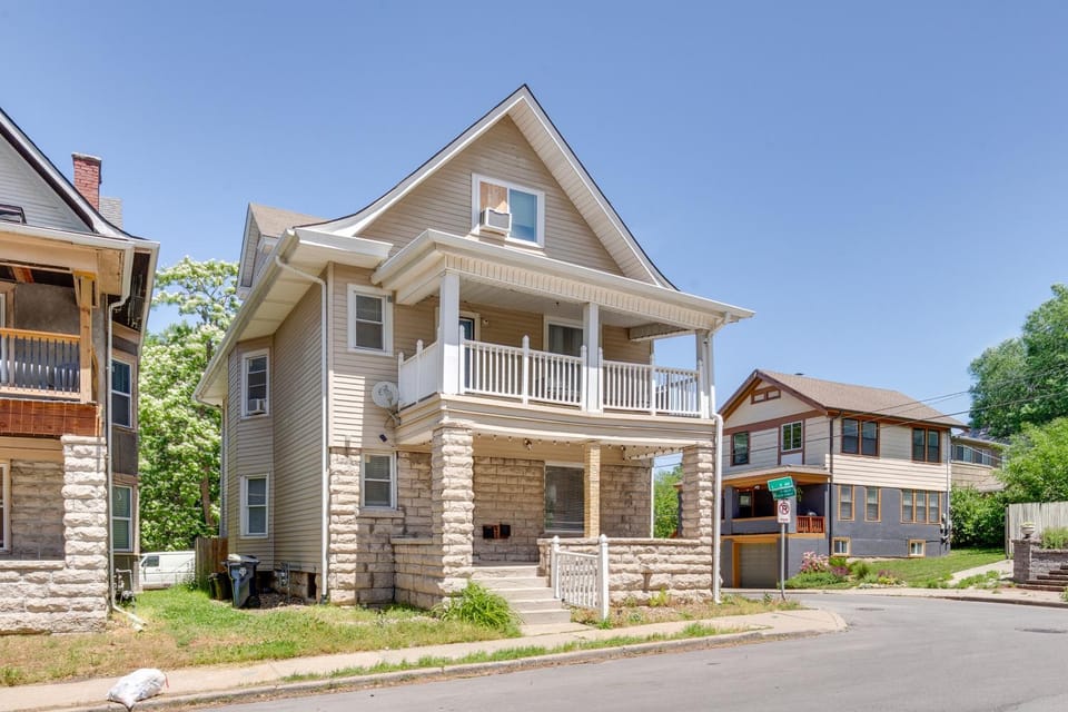 Modern 2BR Kansas City Condo Near Downtown House in Kansas City