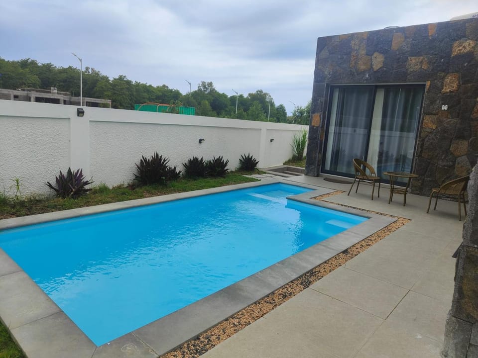 Property building, Swimming pool, Swimming pool