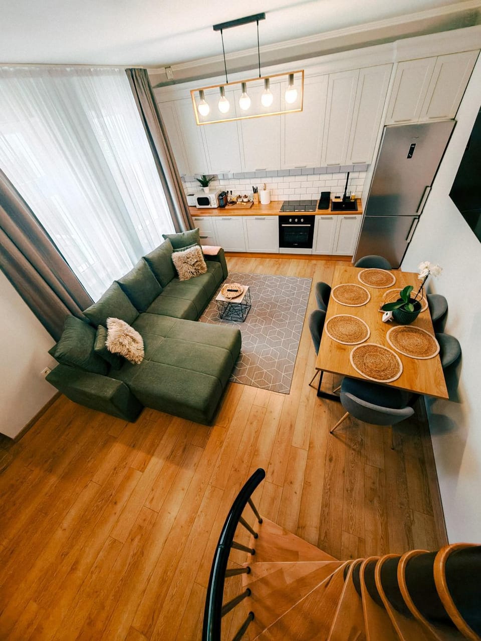 Kitchen or kitchenette, Living room, Seating area, Dining area