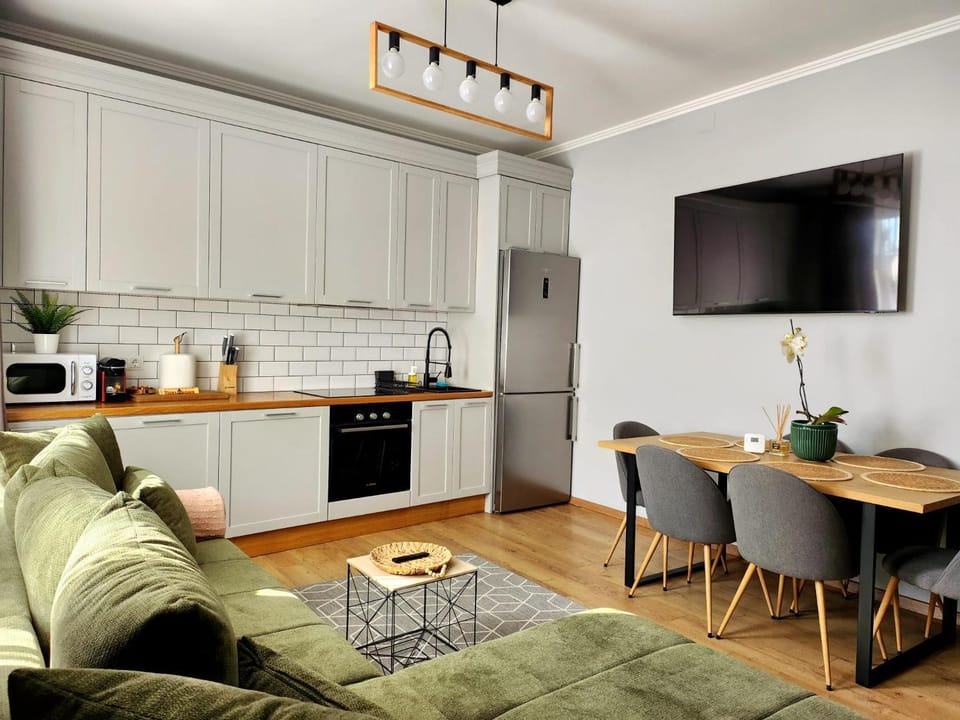 TV and multimedia, Coffee/tea facilities, Living room, Dining area, oven, stove
