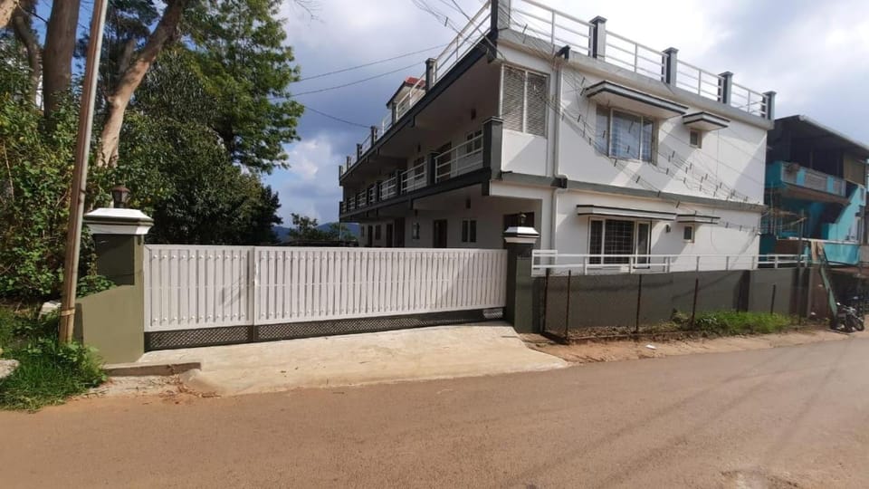 Cliff view Apartment in Ooty