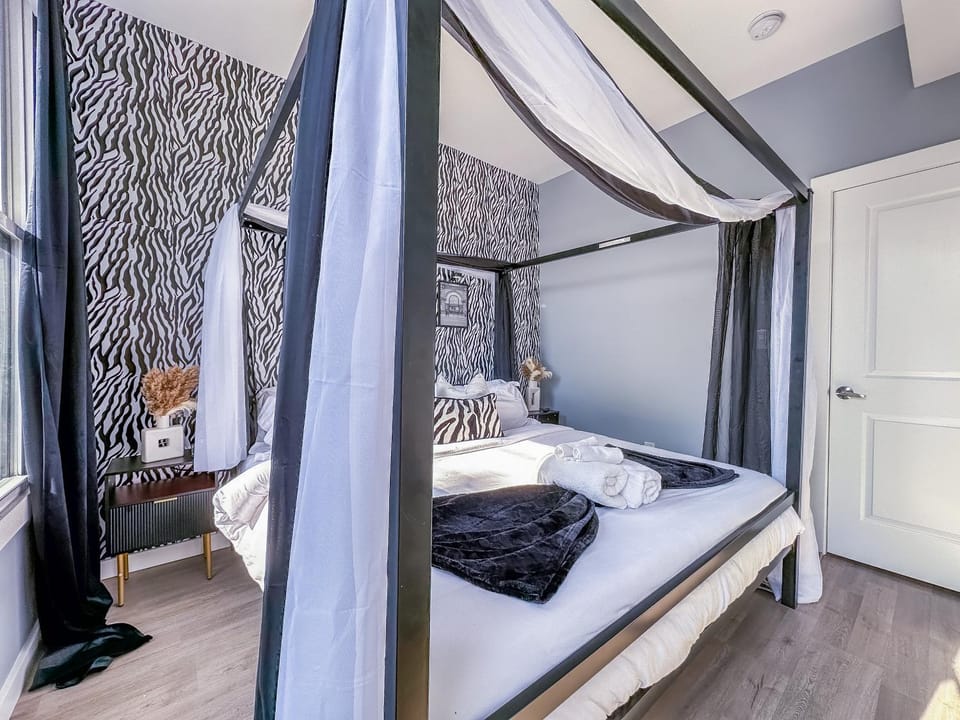 Bed, TV and multimedia, Bedroom, towels, wardrobe
