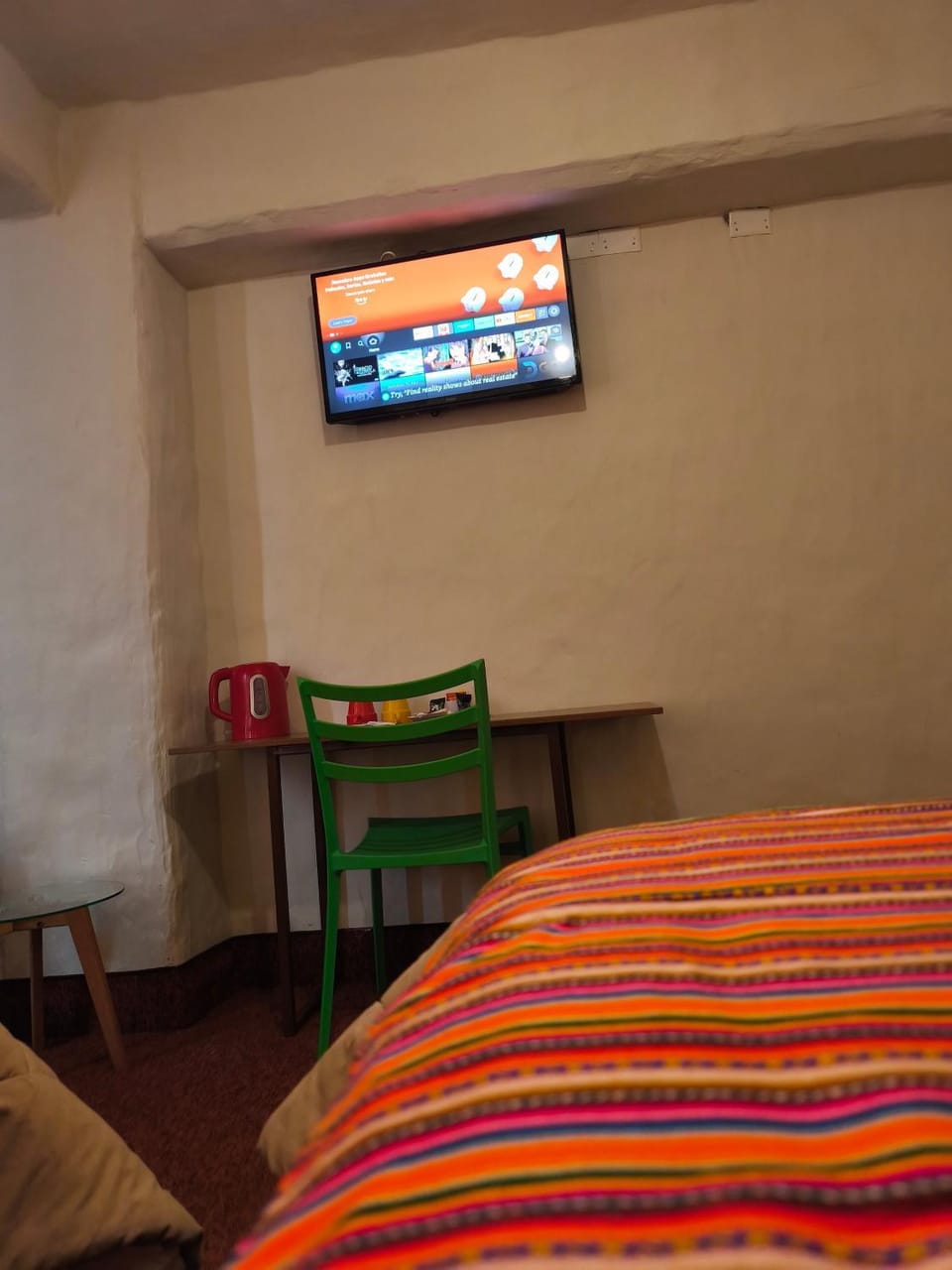 Bed, TV and multimedia, Bedroom