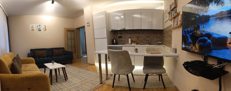 Kitchen or kitchenette, Living room, Seating area, Dining area