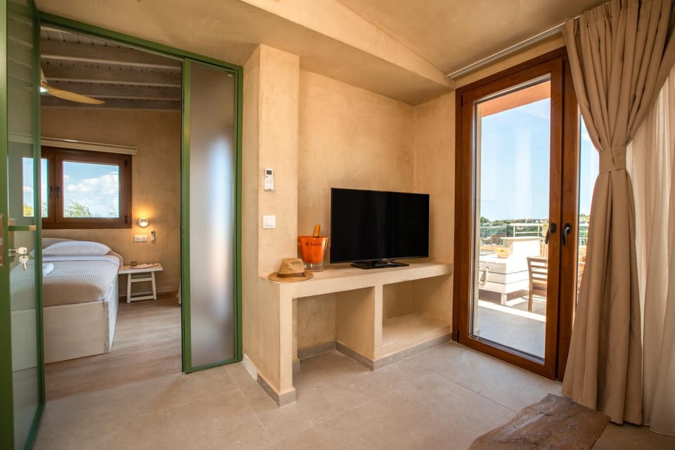 TV and multimedia, Photo of the whole room