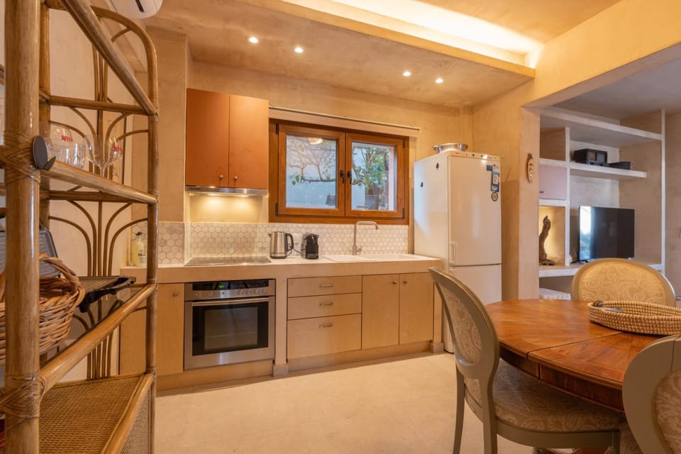 Kitchen or kitchenette, oven, stove