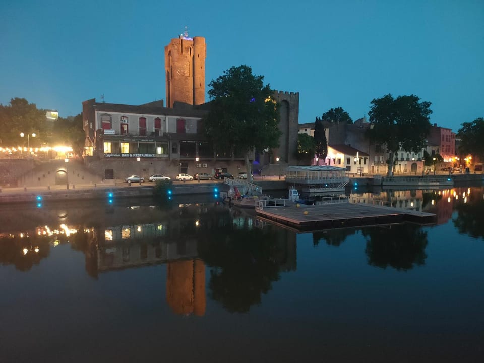 Nearby landmark, Night, City view, River view, Entertainment, Location