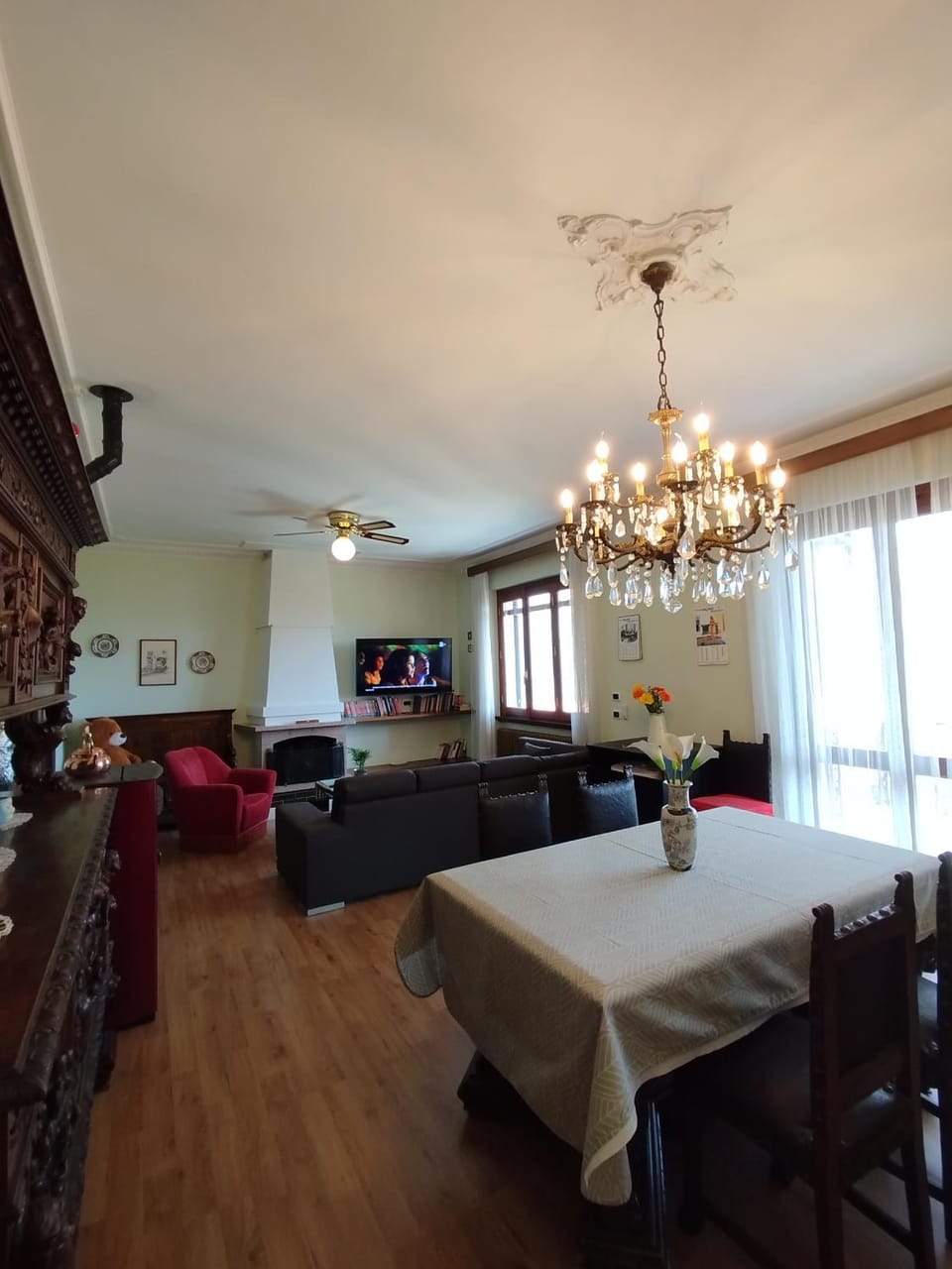TV and multimedia, Living room, Seating area, Evening entertainment, fireplace