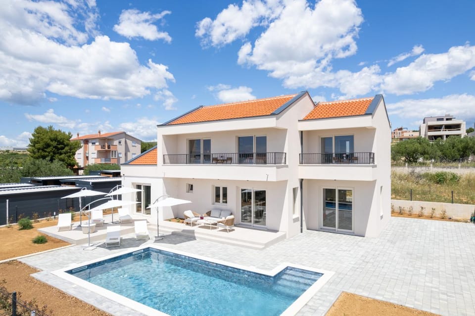 Property building, Swimming pool