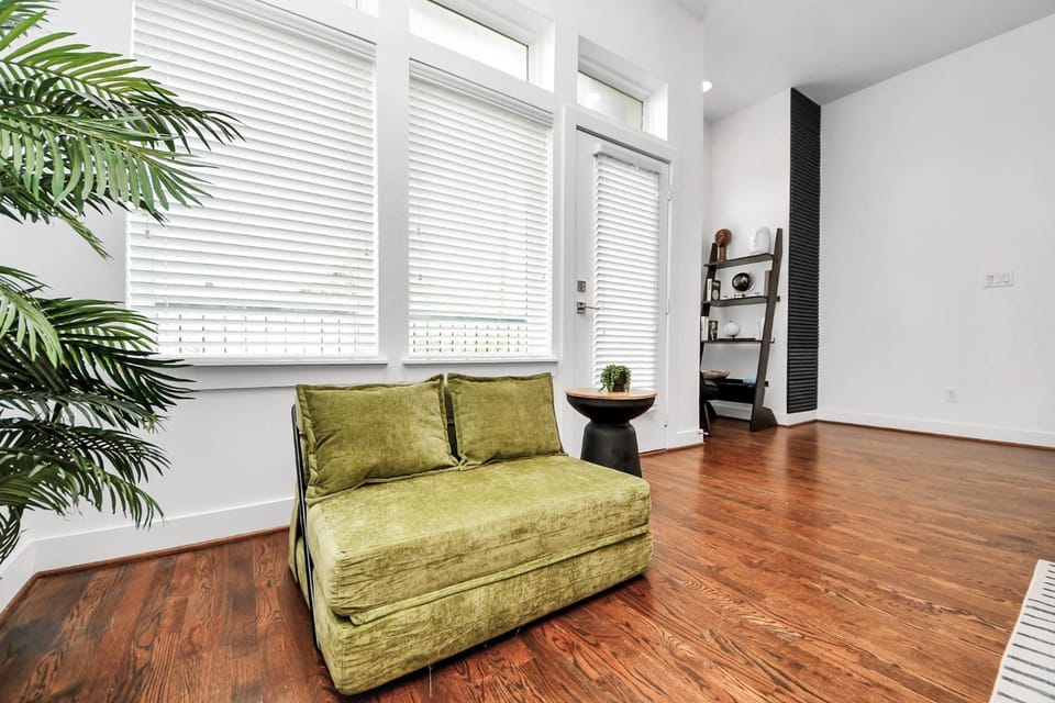AMAZING ROOFTOP DOWNTOWN SKYLINE Views Bed and Breakfast in Harris County
