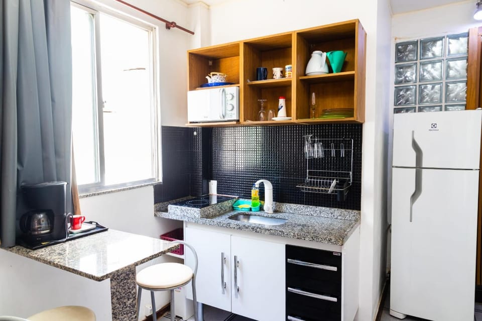 RIO PRAIA COBERTURA FLAT EM COPACABANA COM 2 QUARTOS E VARANDA EM COPACABANA PRAIA Arpoador AO LADO DA PRAIA , POSTO 6 Apartment in Rio de Janeiro