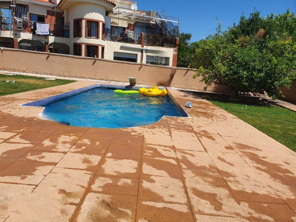 casa con piscina Comarruga House in Baix Penedès