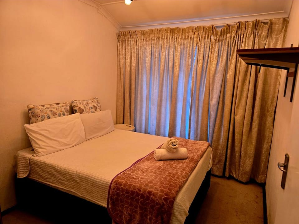 Aquasaints Guest Lodge Bed and Breakfast in Sandton